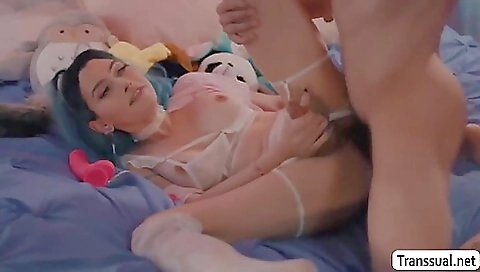 Married girl gets fucked in her pussy