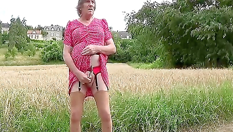 Hot ebony slut takes on black cock